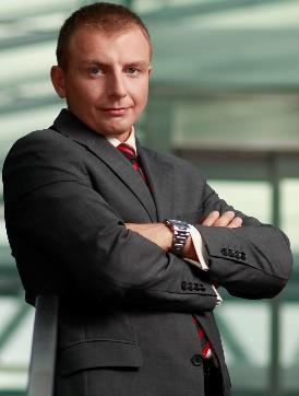Pomysłodawcą, projektantem i jednocześnie osobą zarządzającą jest Tomasz Kucfir. Posiada kilkunastoletnie doświadczenie w IT, obecnie zarządza własną spółką IT, która od 2014 roku współpracowała m.in.