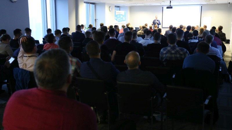 Jednocześnie współorganizuje kilkadziesiąt konferencji na rynku IT w ciągu każdego roku oraz od kilku lat wspiera organizację targów IT na Stadionie Narodowym w Warszawie.