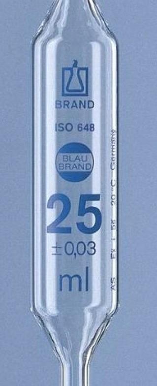 Zadanie 10. Na ilustracji pokazano fragment pipety jednomiarowej. Z jej opisu wynika, że A. najmniejsza podziałka wynosi 0,03 ml. B. pipetą można pobrać minimalnie 0,03 ml. C.