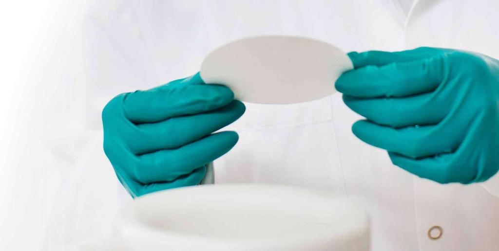 Filtracja fazy ruchomej Produkty do filtracji próżniowej rozpuszczalnika - Whatman RC55 i GV 050/2 Stosowanie tego samego materiału do filtracji fazy ruchomej i próbki w celu: Zmniejszenia