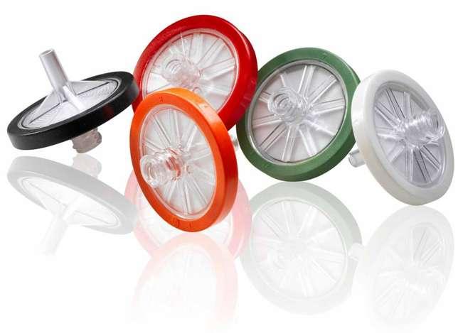 Produkowane przy zachowaniu najwyższych standardów w fabrykach GE certyfikowanych ISO 9001:2008 Filtry z RC dostepne o średnicach 13 mm i 25 mm; objętość martwa < 25 µl dla 13 mm i <100 µl dla 25 mm