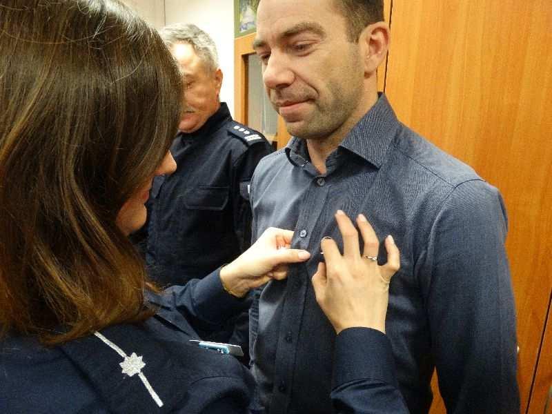 STRONA 4 KOMUNIKATOR MGP Biała wstążka jako symbol sprzeciwu wobec przemocy W dniach od 25 listopada do 12 grudnia będzie trwać międzynarodowa kampania - 16 Dni Przeciwko Przemocy ze względu na Płeć.