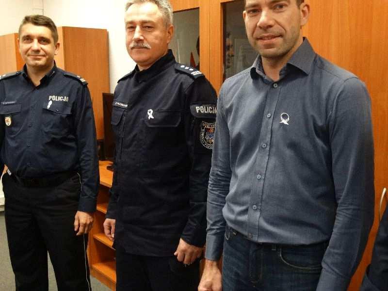 Głównym celem kampanii jest uświadomienie różnym grupom społecznym, jak ważny jest głos solidarności z ofiarami oraz wyrażenie zdecydowanego sprzeciwu w kwestii przemocy.