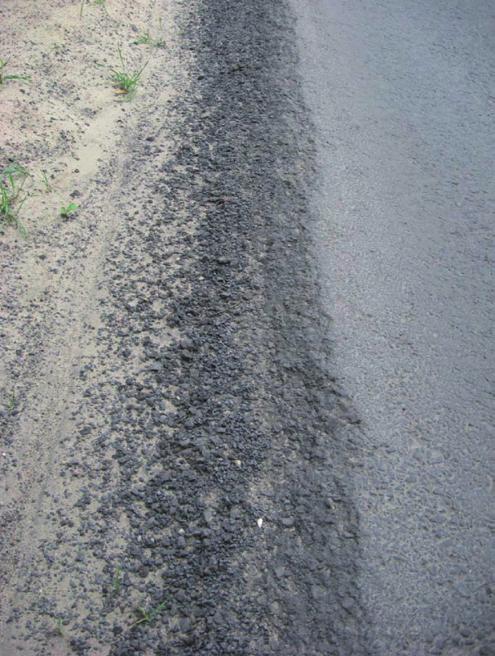 Krawędzie warstw z mieszanek mineralno-asfaltowych roblem zagęszczania w technologii na gorąco Kształtowanie właściwości fizycznowytrzymałościowych mieszanek mineralno-asfaltowych w technologii na