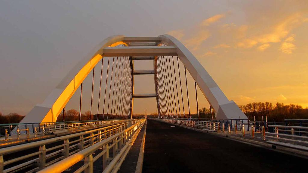 wrzesień / september Most łukowy na Wiśle w Toruniu Fot. Anna Banaś (Gdańsk). Zdjęcie zakwalifikowane do etapu finałowego.
