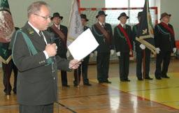 Jeden z kolegów kolekcjonerów, zachwycony bogactwem przedmiotów zgromadzonych ze zbiorów prywatnych i muzeów w Polsce