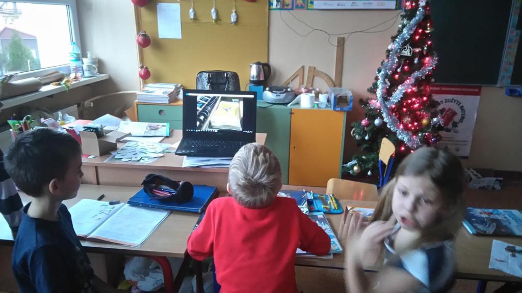 3. Cykl lekcji w klasach młodszych oraz na przyrodzie w klasach IV VI na temat przebiegu procesu produkcji toreb foliowych oraz o