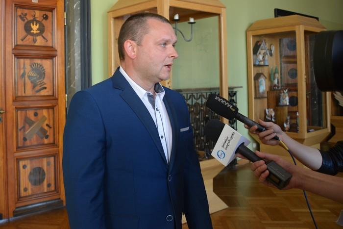 pracujących w warunkach negatywnie wpływających na ich zdrowie.