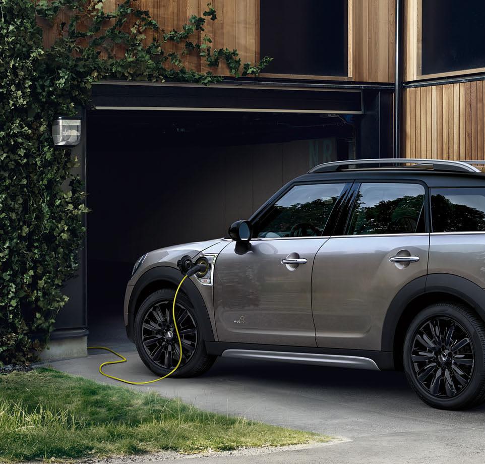 BLIŻEJ DO PRZYSZŁOŚCI. Poznaj nowe MINI Countryman Plug-in Hybrid łączące to, co najlepsze: napęd elektryczny umożliwiający bezgłośną jazdę w mieście do 40 km/h* bez lokalnej emisji spalin.