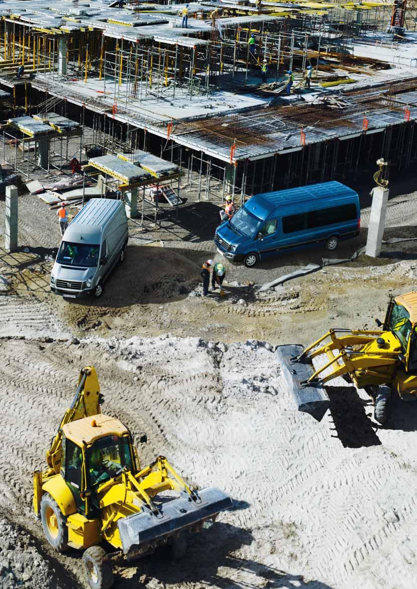 02 Crafter 36 Wyposażenie zewnętrzne i obręcze kół. 38 Wyposażenie wnętrza. 41 Silniki, zawieszenie i skrzynia biegów. 42 Crafter z BlueMotion Technology. 43 Crafter BlueMotion.