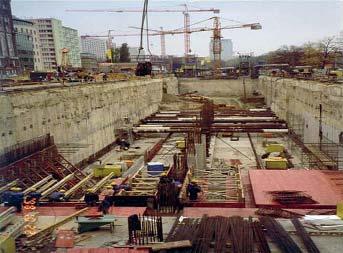 poziomu nieco poniżej przyszłego stropu tunelu; wykonaniu na odpowiednio przygotowanym podłożu, na gruncie, konstrukcji stropu tunelu; zasypanie stropu tunelu z dobrym zagęszczeniem zasypki i