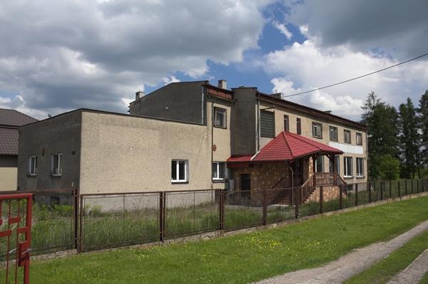 Uzasadnienie realizacji projektu spoza obszaru rewitalizacji: Brak mieszkań dla osób najuboższych jest powszechnie dostrzeganym problemem społecznym.