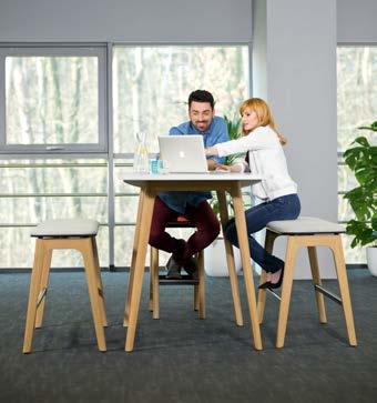 participants. High tables with a wooden base and rounded corners are ideal solutions that provide meeting places with interesting design and a feeling of lightness.