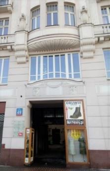 (telefon: 22 89-12-133 e-mail: adk2@zgn.waw.pl). Lokalem opiekuje się Administracja Domów Komunalnych nr 2, ul.
