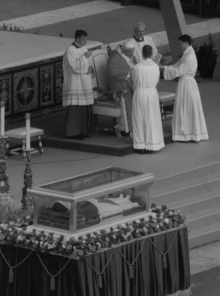 Shrine Church of ST. STANISLAUS FEBRUARY 6 LUTEGO 2011 We pray for the soul of NADIA LASECKI Eternal rest grant unto her, O Lord, and let perpetual light shine upon her!