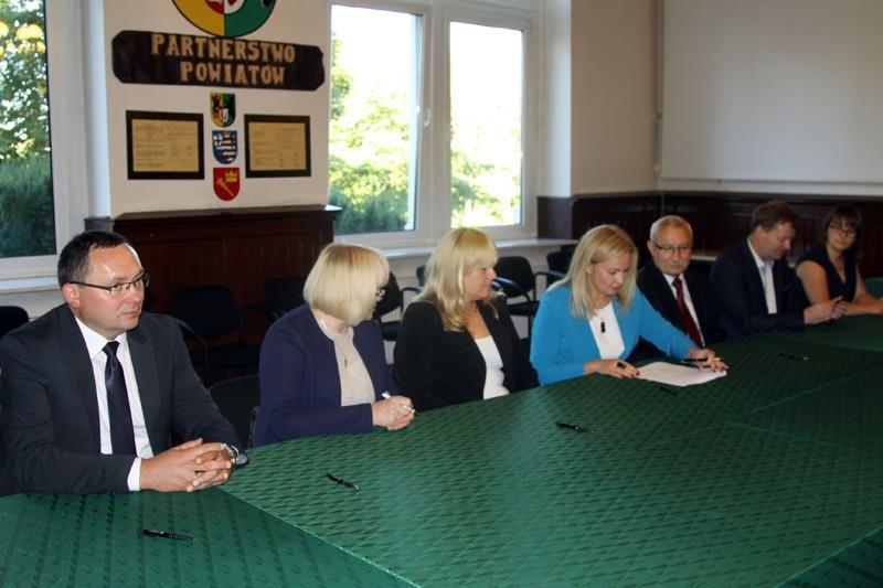 Podpisanie Partnerskich Porozumień z Gminami dotyczących realizacji inwestycji drogowych W dniu 15 września br.