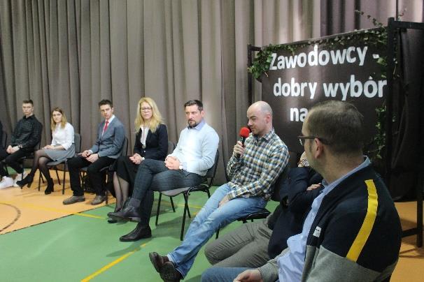 techników i szkół zawodowych, a także pracodawcy W II części debaty w dyskusji uczestniczyli