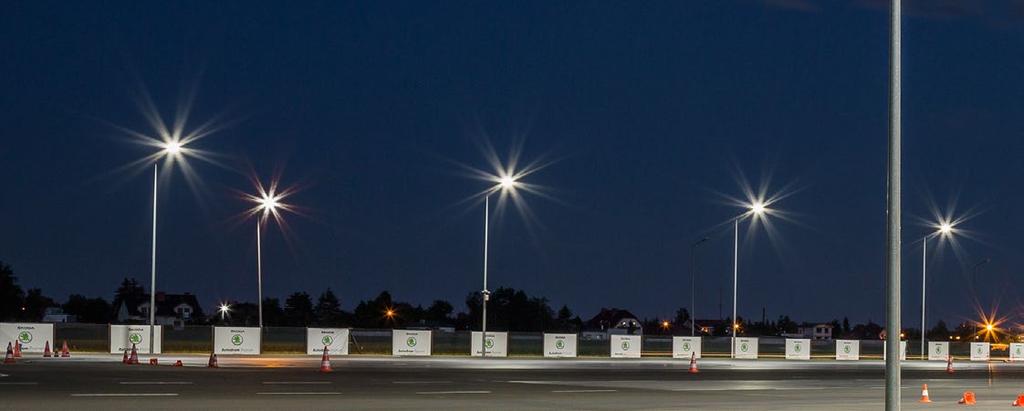 OPRAWY DROGOWE I PARKOWE 2200-23100 lm IP66 4100-13250 lm IP66 17-210 W 30-100 W CORONA ROAD LED EVO CORONA STREET LED EVO CORONA ROAD LED o maksymalnym strumieniu 23100lm rekomendowana jest do