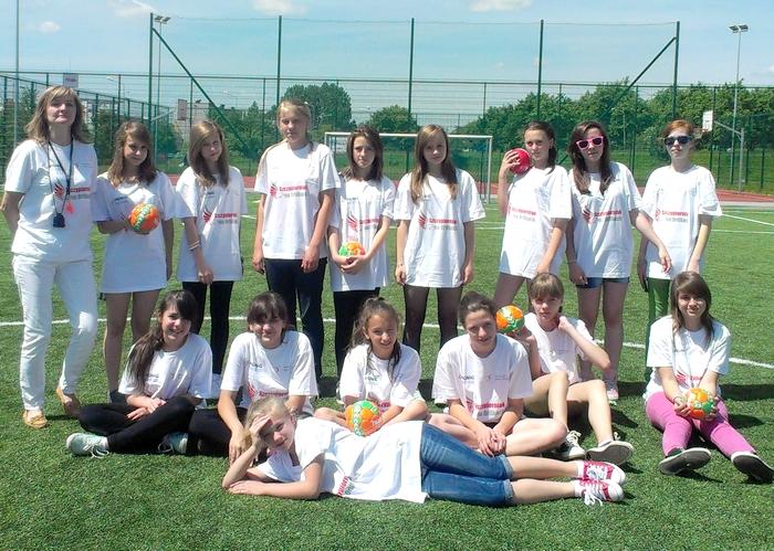 W maju rozgrywał się również turniej piłki ręcznej dziewcząt SZCZYPIORNIAK NA ORLIKACH 2013. Naszą szkołę reprezentowały dwa zespoły.