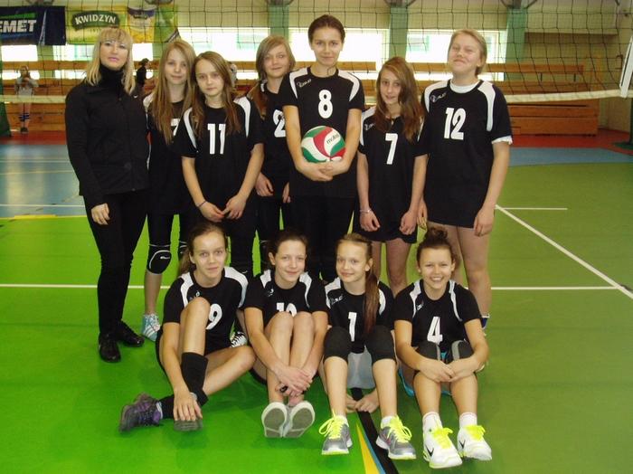 W dniach 17-21 stycznia w hali SP 12 odbyły się Mistrzostwa Miasta w piłce siatkowej dziewcząt. Wspaniale spisała się drużyna SP 12, wygrywając wszystkie mecze, uzyskując tytuł mistrzyń miasta.