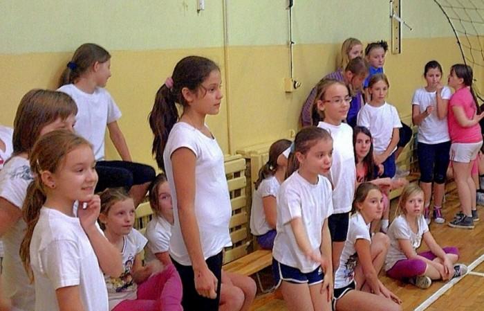 listopada, odbył się w naszej szkole turniej o Mistrzostwo Szkoły w siatkówkę dziewcząt klas IV- tych. Turniej był bardzo trudny, a rywalizacja zacięta, ponieważ wzięło w nim udział aż 30 zawodniczek.