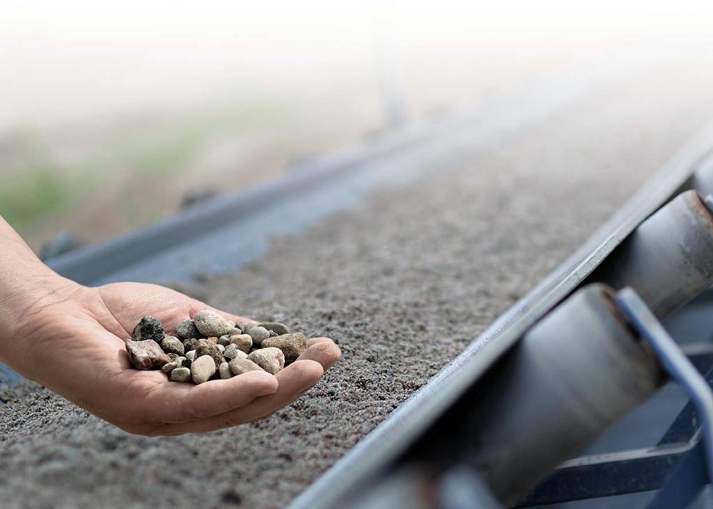 wiry / piaski CEMEX Przekrój przez warstwy drogi Warstwa Êcieralna piasek 0/2; piasek łamany 0/2; piasek łamany 0/5 Warstwa wià àca (KR1-KR6) piasek 0/2; piasek łamany 0/2; piasek łamany 0/5;
