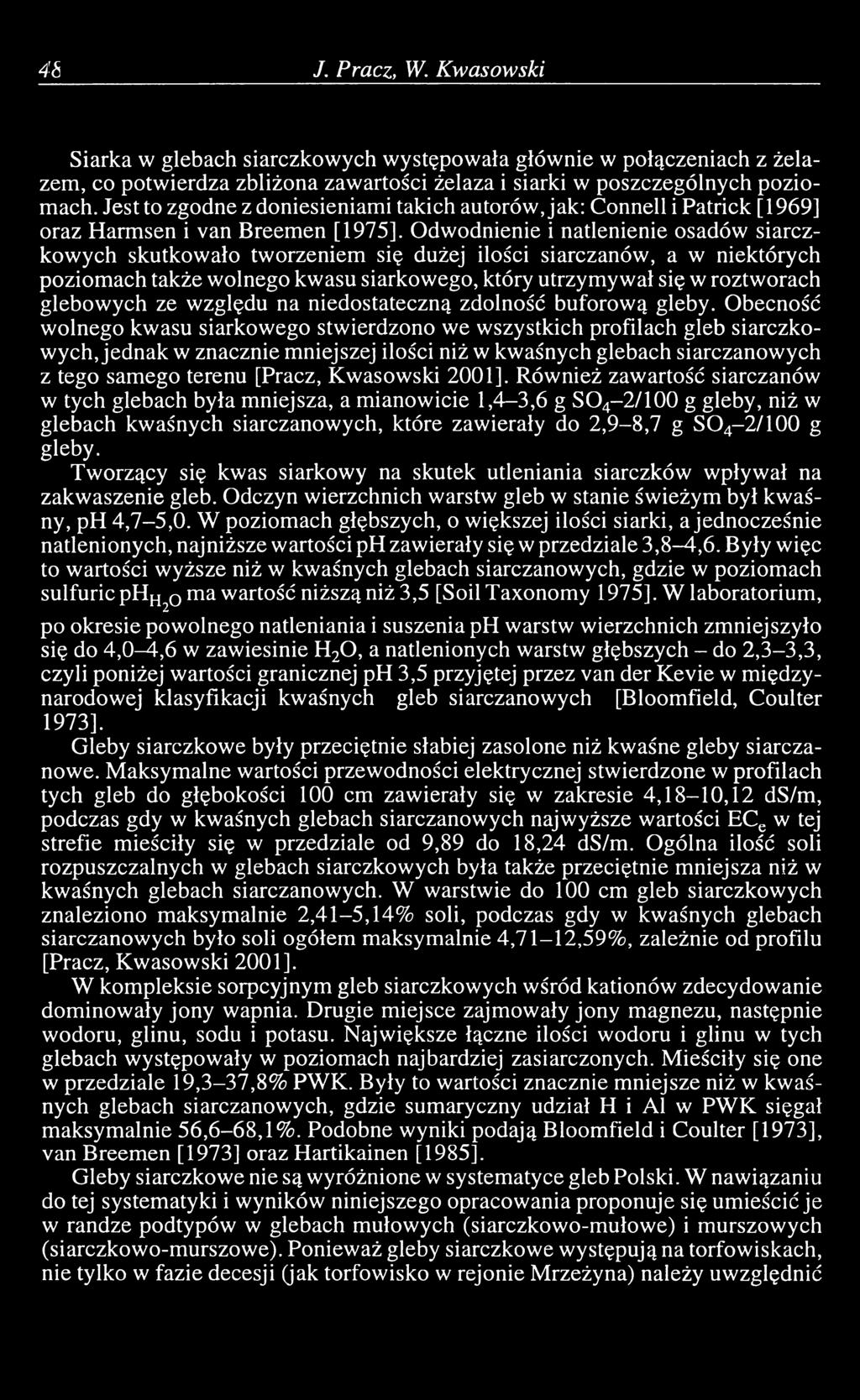 Odwodnienie i natlenienie osadów siarczkowych skutkowało tworzeniem się dużej ilości siarczanów, a w niektórych poziomach także wolnego kwasu siarkowego, który utrzymywał się w roztworach glebowych