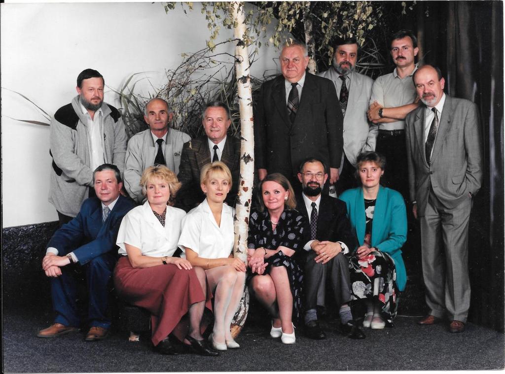 Od lewej siedzą: Marek Bodych, Halina Sańda, Bożena Krzywańska, Teresa Rżanek-Kmiecik, Grzegorz Kowalski, Anna Białecka Stoją: Tadeusz Kośka, Sylwester Kołakowski, Piotr Fabiański,,Jerzy Górski,