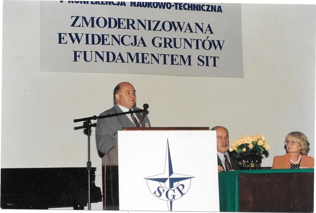 W ramach konferencji zaprezentowano oprogramowanie do tworzenia zbiorów nawigacyjnych oraz pokaz samochodu przystosowanego do zbierania danych w terenie.