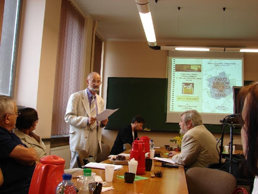 Uczestnicy seminarium w Nagórzycach w 2017 r. w pierwszym rzędzie 5 od prawej strony Prof. Zdzisław Adamczewski W tym roku w Nagórzycach miał poprowadzić wykład Dlaczego geodezja jest niepojęta?