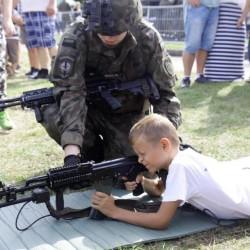 Zaskakujące rekwizyty, tematyczne wojskowe stroje kolejny raz zachwyciły wszystkich widzów spektaklu, który zakończył się oczywiście