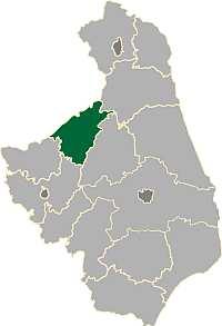 Od północy powiat grajewski sąsiaduje z województwem warmińsko-mazurskim oraz powiatem augustowskim, od wschodu z powiatem monieckim, a na południu z powiatem kolneńskim i łomżyńskim.