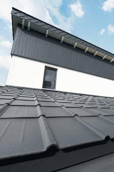 Klasyczne rozwiązania w nowej odsłonie Skrzyżowanie nowoczesności z tradycją: Nowe dachówki aluminiowe firmy PREFA nadają łuskowy wygląd dachom i