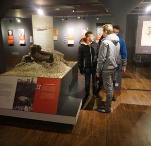 losów dzieci i kobiet w KL Lublin oraz spotkanie z byłym więźniem Majdanka Zdzisławem Badio.