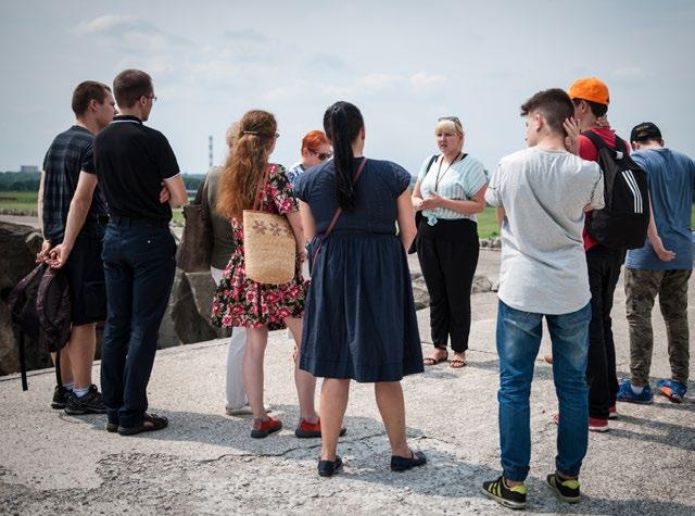 40 PUBLICZNOŚĆ MUZEUM BEZPŁATNE SPACERY TEMATYCZNE Z PRZEWODNIKIEM 76 402