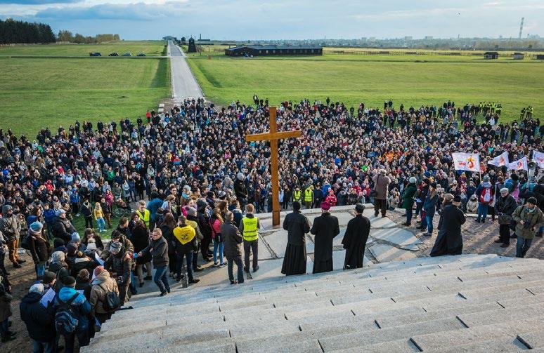 RAPORT ROCZNY 2017 7 Przelana tutaj niewinna krew połączyła narodowości, światopoglądy i wyznania.
