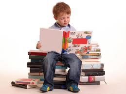 spend - wydawać spɛnd He spends too much money. Wydaje za dużo pieniędzy. She spends much money on books.
