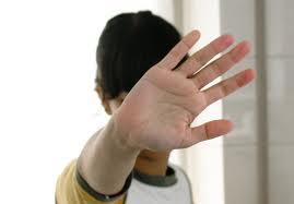 forbid - zakazać fəbɪd They forbid access to other people.