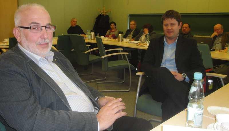 (Ciąg dalszy ze strony 5) świadczenia pieniężnego dla pracowników, którzy: - w procesach restrukturyzacyjnych utracili prawo do akcji pracowniczych lub zatrzymał im się zegar