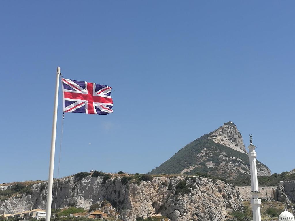 Fot. 37: Nazwa Gibraltar jest hiszpańskim zniekształceniem arabskiej nazwy Dżabal Tarik oznaczającej Góra Tarika".