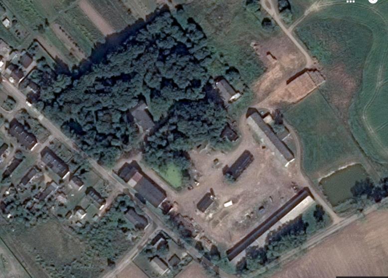 obora (A) w systemie wolnostanowiskowym, gnojowicowym ze zgarniaczami, bez uwięzi (krowy mleczne 370 sztuk).