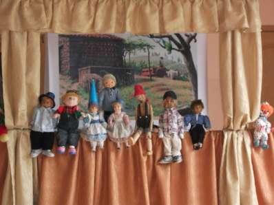 Teatrzyk Pinokio 24 kwietnia do naszej szkoły przyjechał teatrzyk z Nowego Sącza pt. "Pinokio". Był on bardzo ciekawy oraz śmieszny. Kukiełki były bardzo realistyczne.