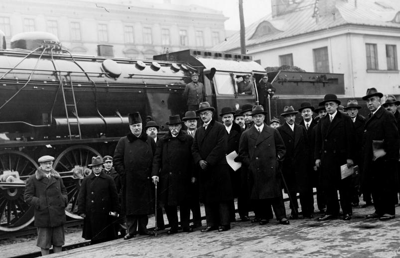 Rys.1. Prezentacja pierwszego polskiego parowozu pospiesznego Pu 29 (H. Cegielski S.A.