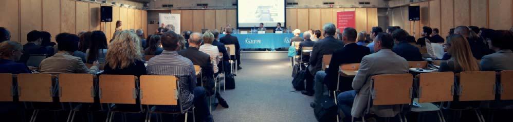 HARMONOGRAM KONFERENCJI EFA 2016 09.30-10.00 Rejestracja uczestników, bufet kawowy 10.00-10.10 Otwarcie konferencji i powitanie Wystąpienie inauguracyjne: 10.30-10.50 Kształtowanie umiejętności wypowiedzi pisemnej Dominik Bralczyk Prezes Zarządu Europejskiego Forum Prawa i Edukacji Prof.