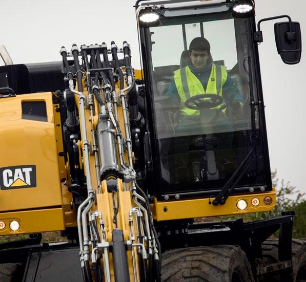 Zastosowanie dwóch oddzielnych pomp jednej obsługującej mechanizm obrotu oraz drugiej obsługującej pozostałe funkcje umożliwia wykonywanie szybszych, płynniejszych ruchów.