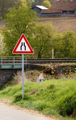 Nowa era kompaktowej wydajności Kompaktowe maszyny duże możliwości M317F oraz M316F -24% Promień obrotu rufy +6% Moc użyteczna -13% Promień obrotu przodu Podobna Zasięg i stabilność Nie możesz się