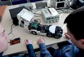 uzyskanie w 2016 r. prawa do habilitacji. Ewa Sapeńko Źródło: Album Wydział Informatyki, Elektrotechniki i Automatyki 50 lat Prof. Dariusz Uciński Goście zagraniczni w Instytucie?