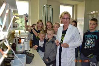 O tym jak niezwykle udany był to dzień, mogły świadczyć grupy odwiedzających nasze wydziałowe laboratoria, sale wykładowe czy galerie.