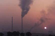SMOG - to nienaturale zjawisko atmosferyczne, polegające na występowaniu łącznie zanieczyszczeń powietrza, najczęściej spowodowanych działaniem ludzi i innych niekorzystnych zjawisk atmosferycznych