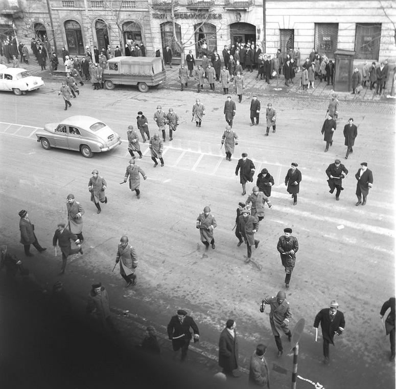 W jak wiece poparcia Fala protestów, które z Warszawy rozszerzyły się na wszystkie główne ośrodki akademickie w całym kraju oraz na inn